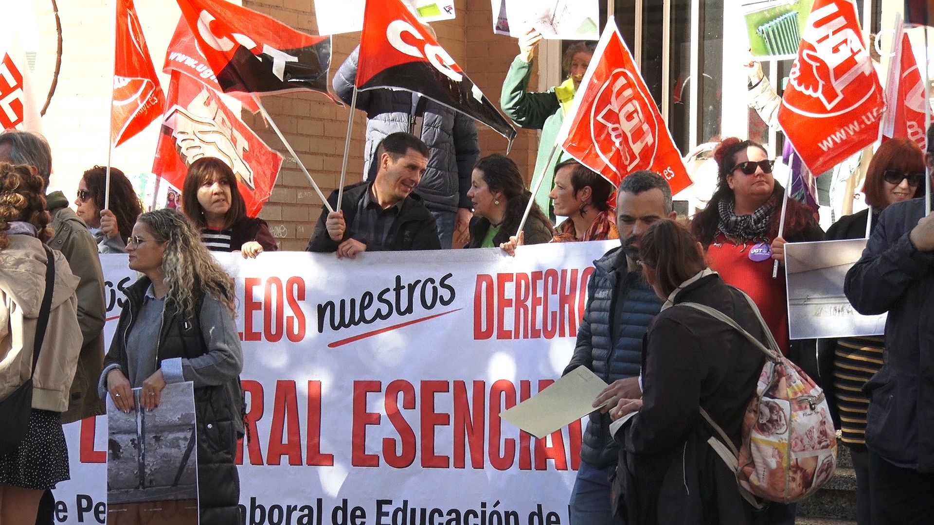 Protesta de los padres de los colegios de San Andrés frente al pabellón César Álvarez