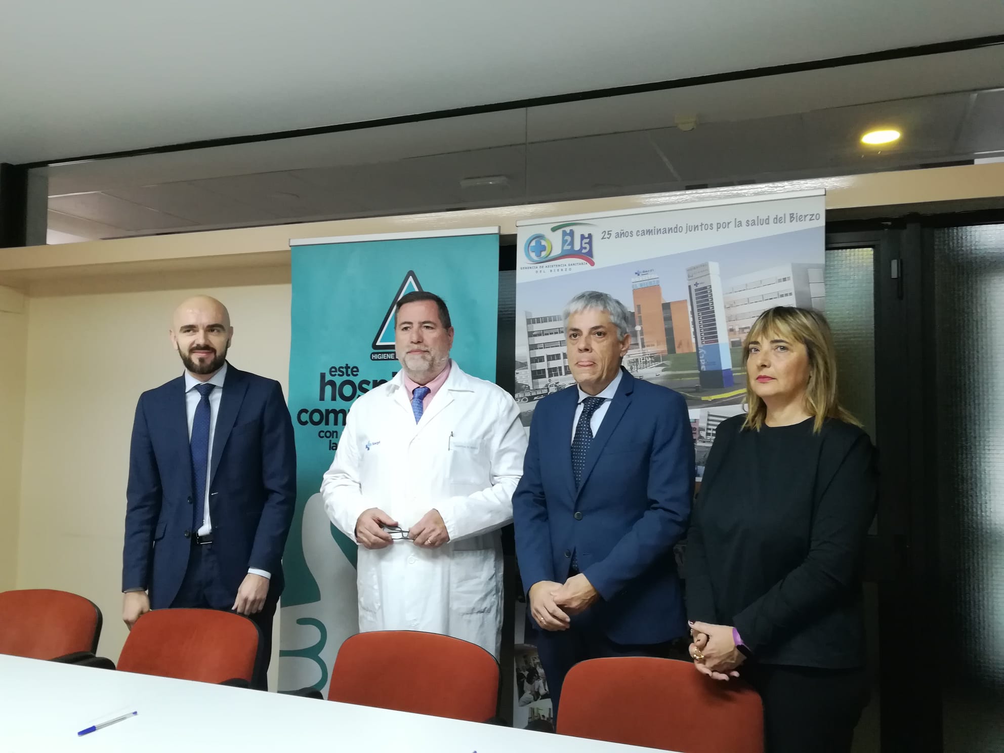 Firma del replanteo que mejorará Rehabilitación y pondrá las bases para iniciar las obras de Radioterapia. | MAR IGLESIAS