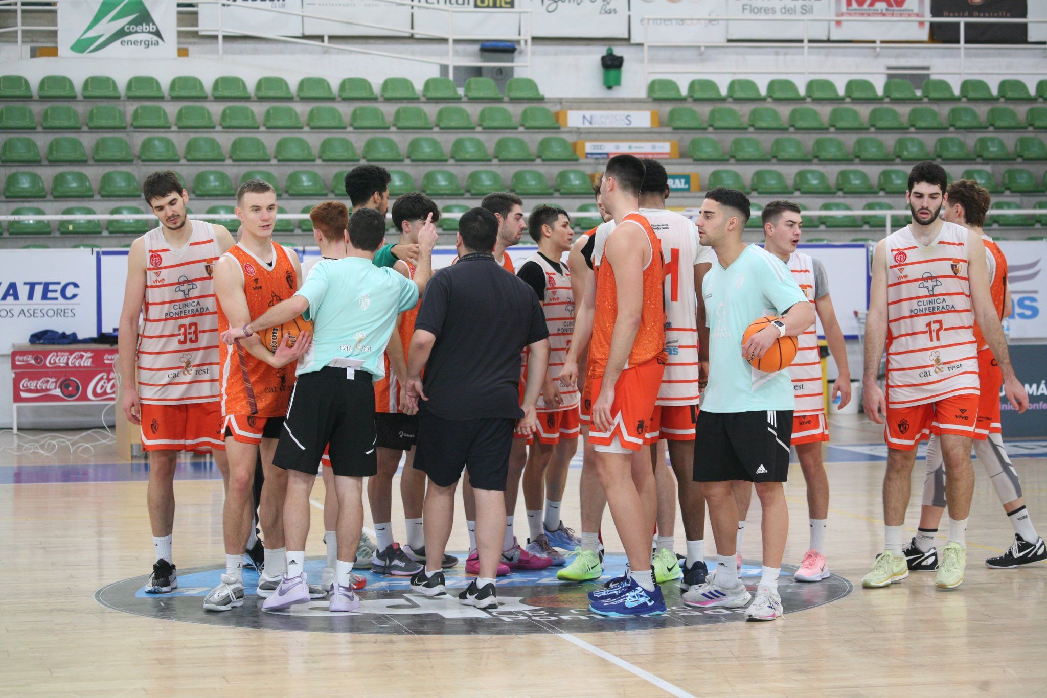 La plantilla del Ponferrada, durante un entrenamiento. | BALONCESTOSDP