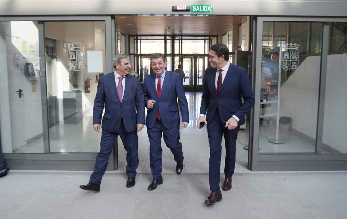 Los consejeros Luis Miguel González Gago, Juan Carlos Suárez-Quiñones y José Luis Sanz Merino. ICAL