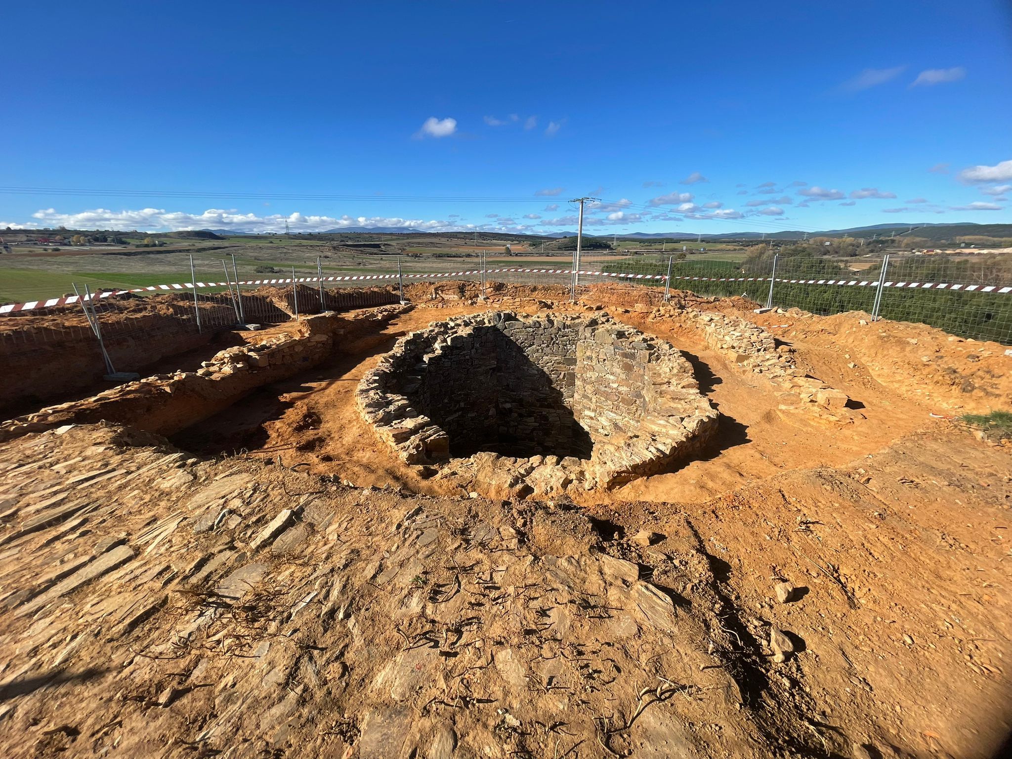 Los trabajos de excavación en el nevero de Astorga finalizaron a finales de octubre. | L.N.C.