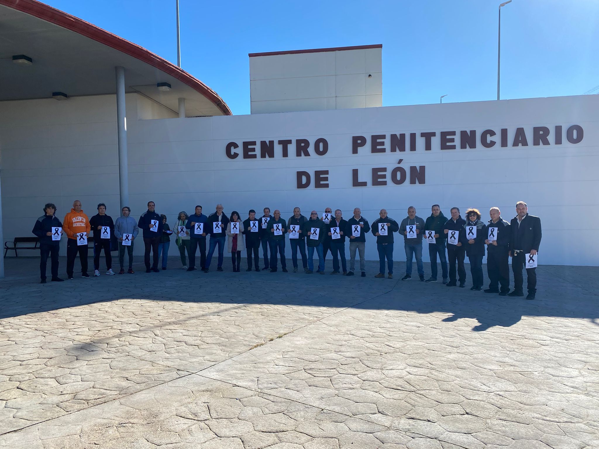 Concentración este martes en el Centro Penitenciario de León. | L.N.C.