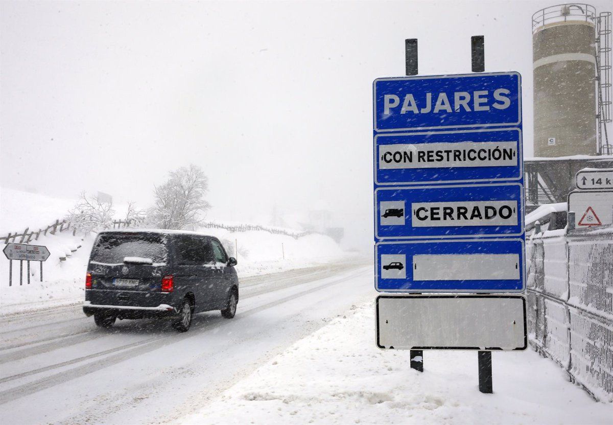 Imagen de archivo del puerto de Pajares cerrado, ya que no hay imagen del estado actual del puerto.