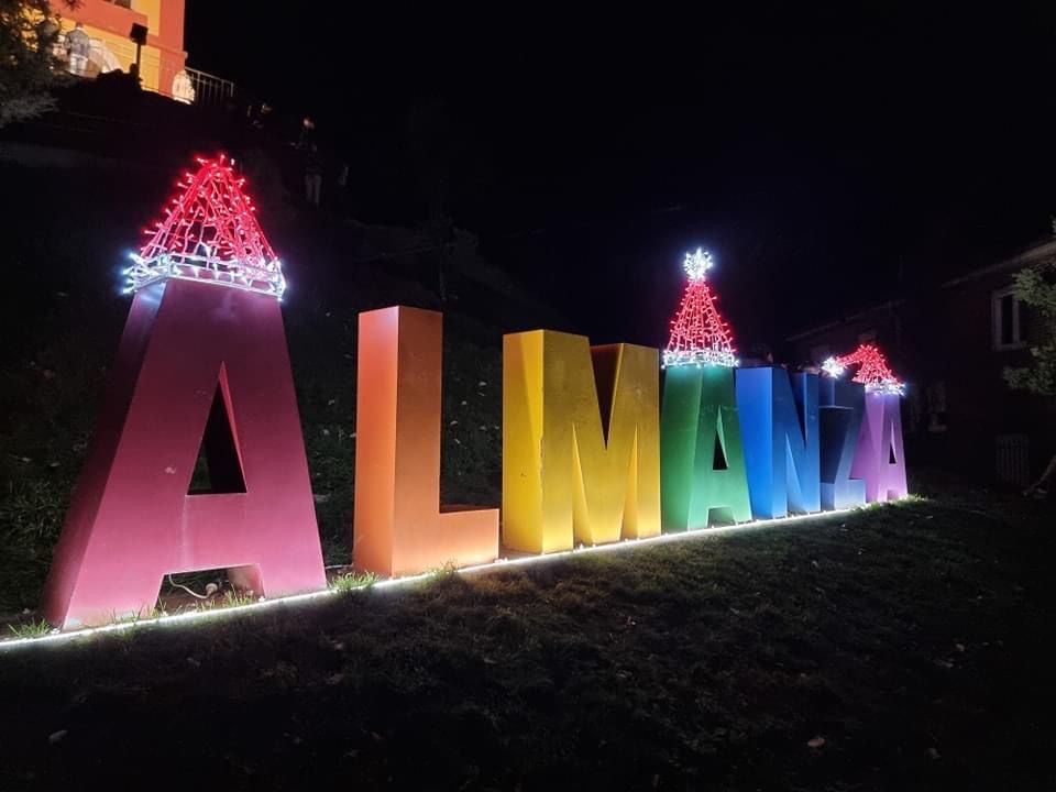 Iluminación navideña en Almanza. | L.N.C.