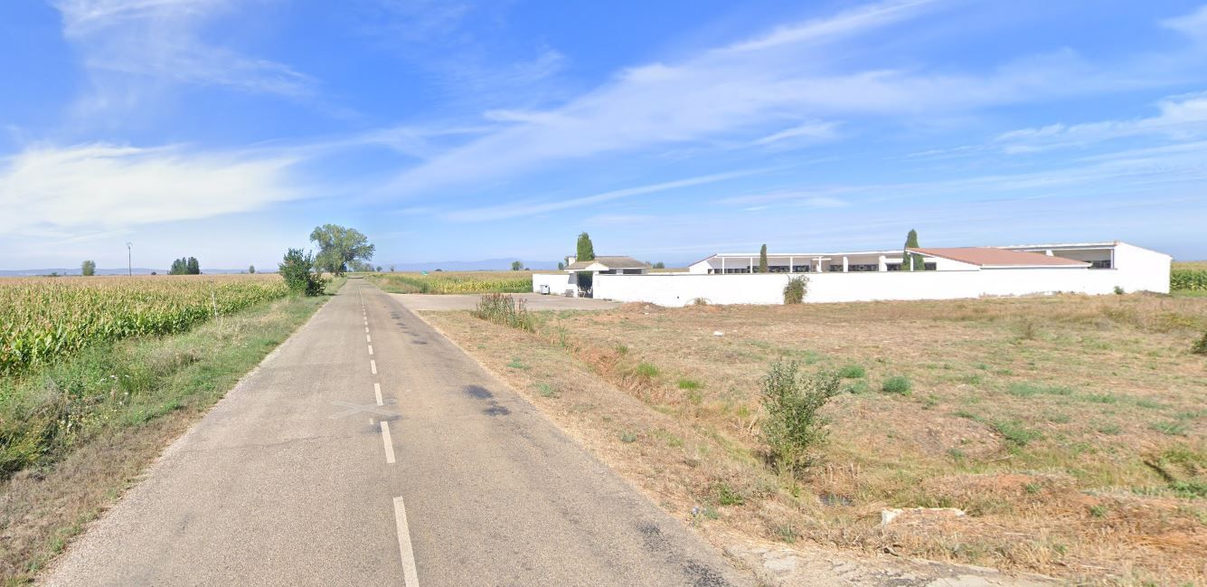 Vista de los accesos al cementerio de San Pedro de las Dueñas. | L.N.C.