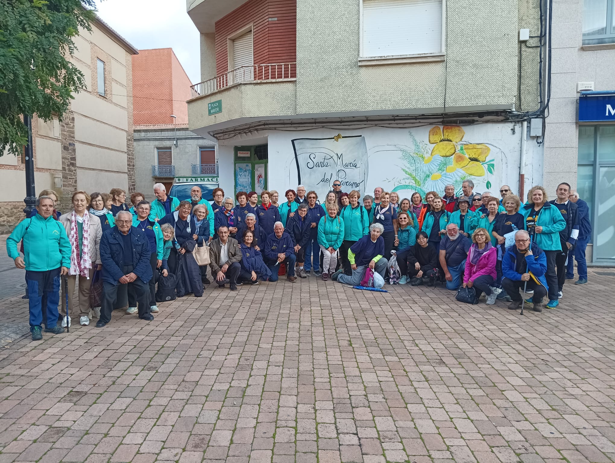 Foto de familia de los participantes en la marcha. | L.N.C.