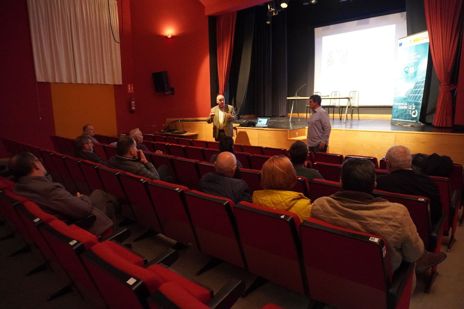 El gerente de Poeda, Javier Juanes, durante las jornadas. | L.N.C.