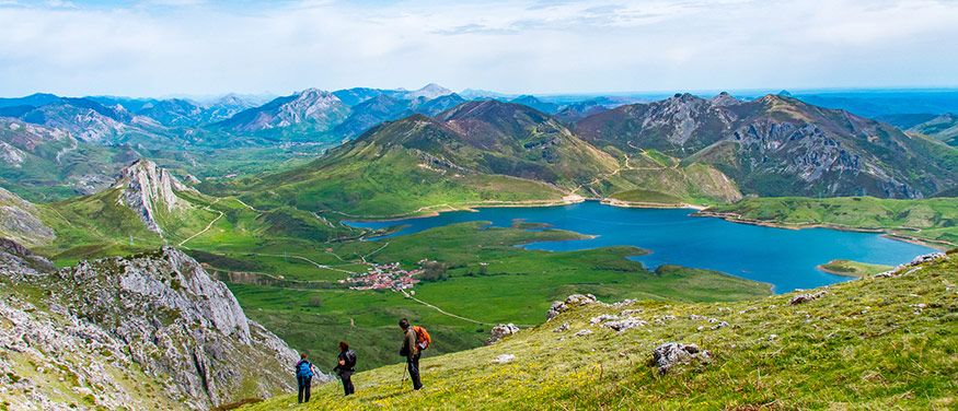 Espectacular vista del pantano de Casares de Arbas. | VICENTE GARCÍA