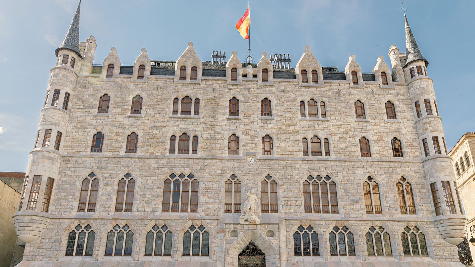 La Casa Botines de Gaudí. | L.N.C.