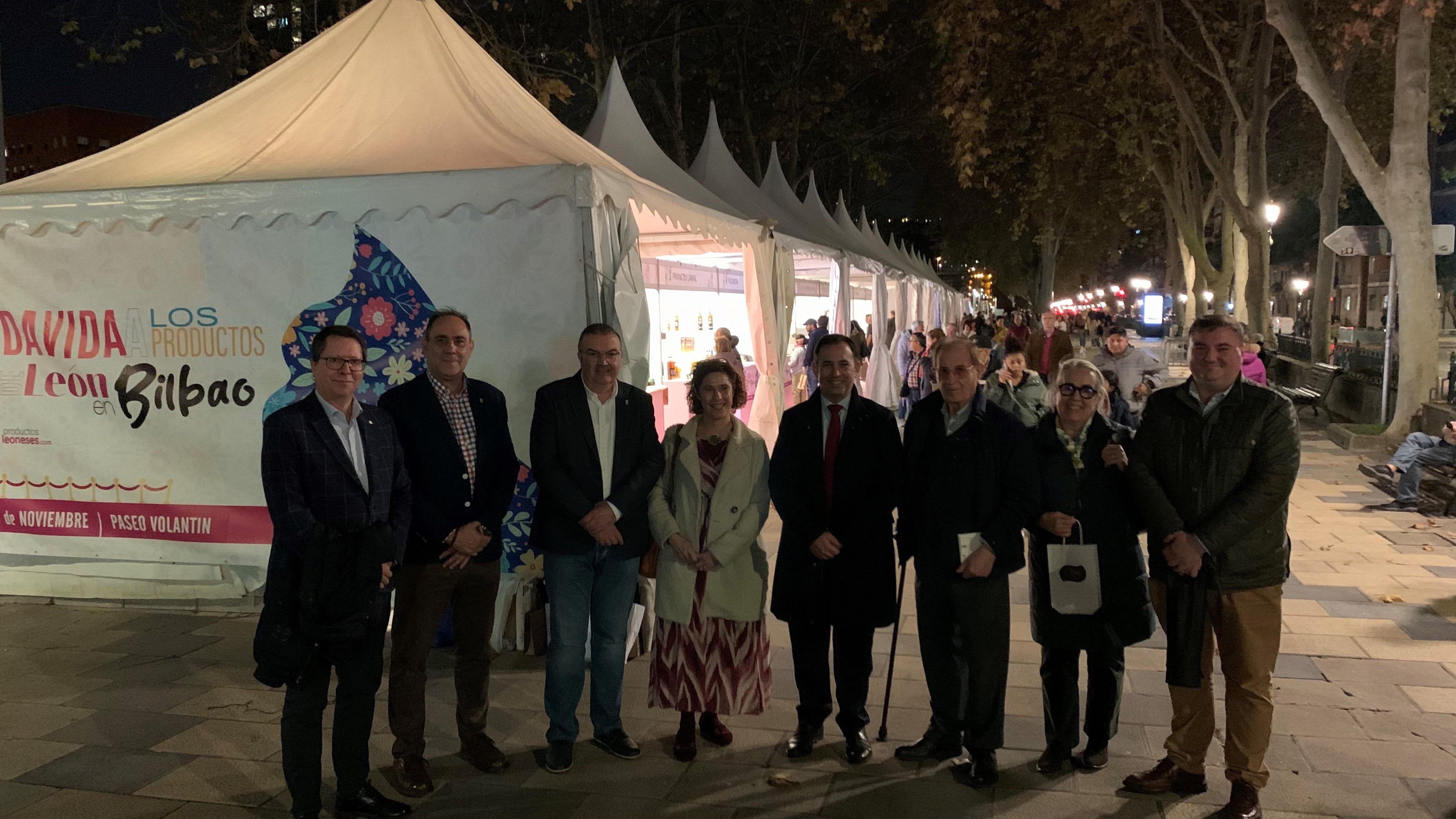 El vicepresidente de la Diputación y otras autoridades en la inauguración de la feria. | L.N.C.