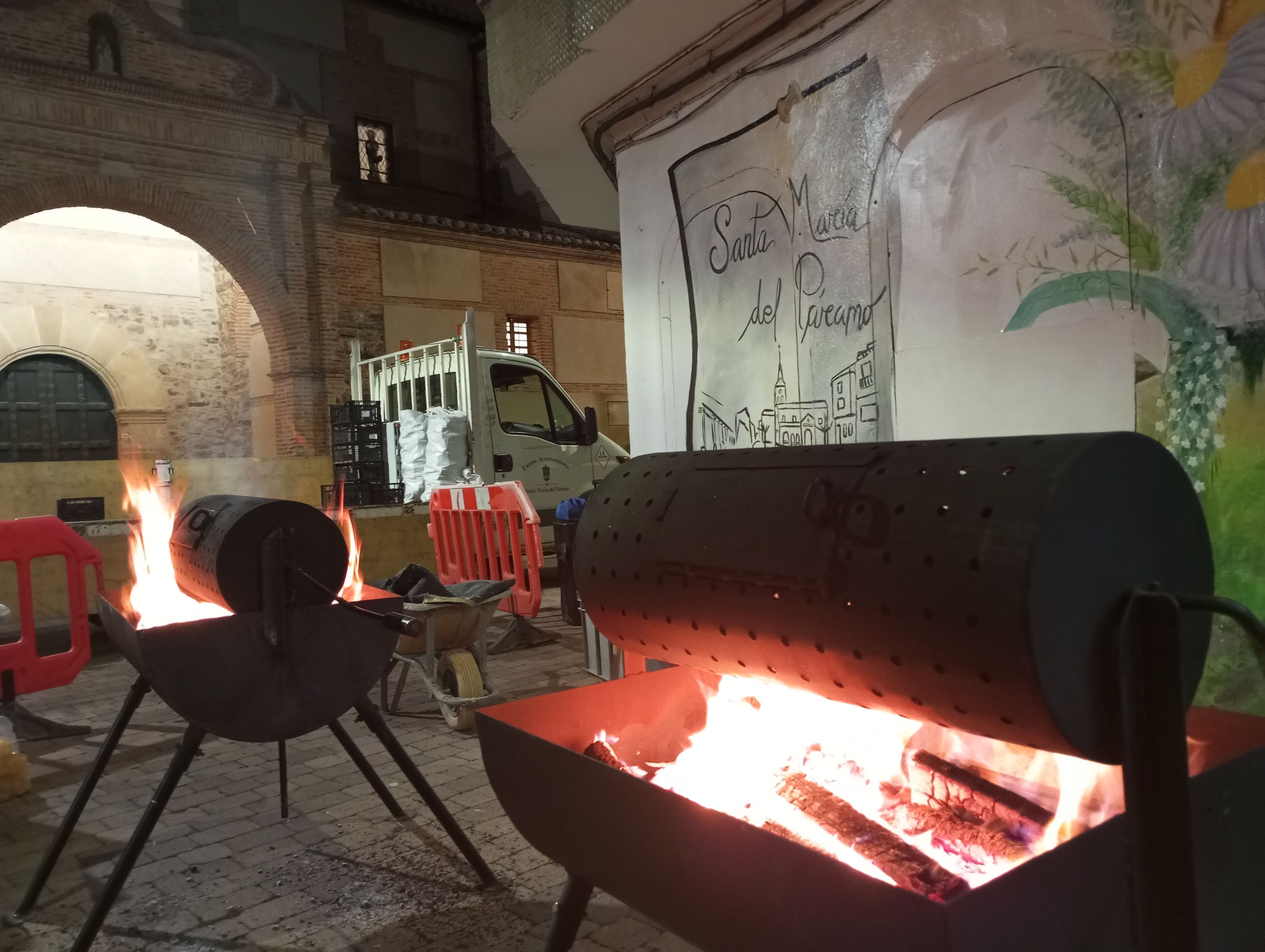 La plaza mayor de Santa María del Páramo acogió este sábado el Magosto Paramés. | L.N.C.