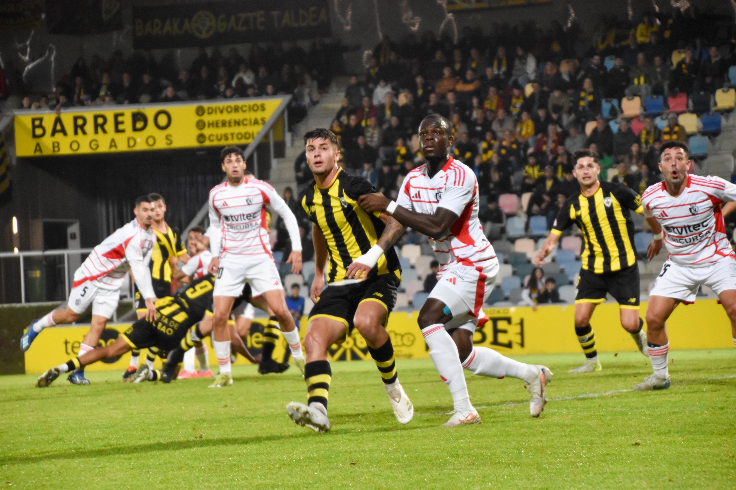 La Deportiva supo defender muy bien las acciones a balón parado y anotó el gol de esta forma. | BARAKALDO