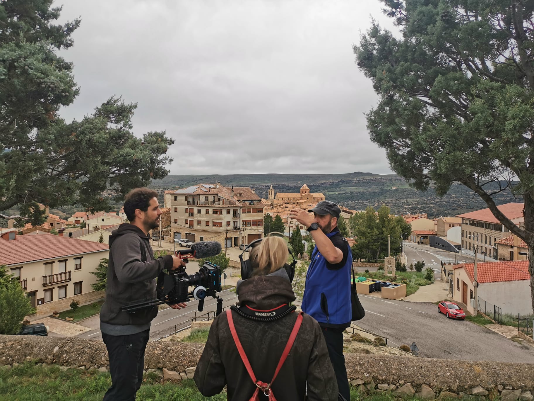 Un instante del rodaje del documental, con el director, Francisco Vaquero, y los directores de fotografía, Manuel Luque Couso y Laura Nieto-Sandoval. | METÁFORA VISUAL