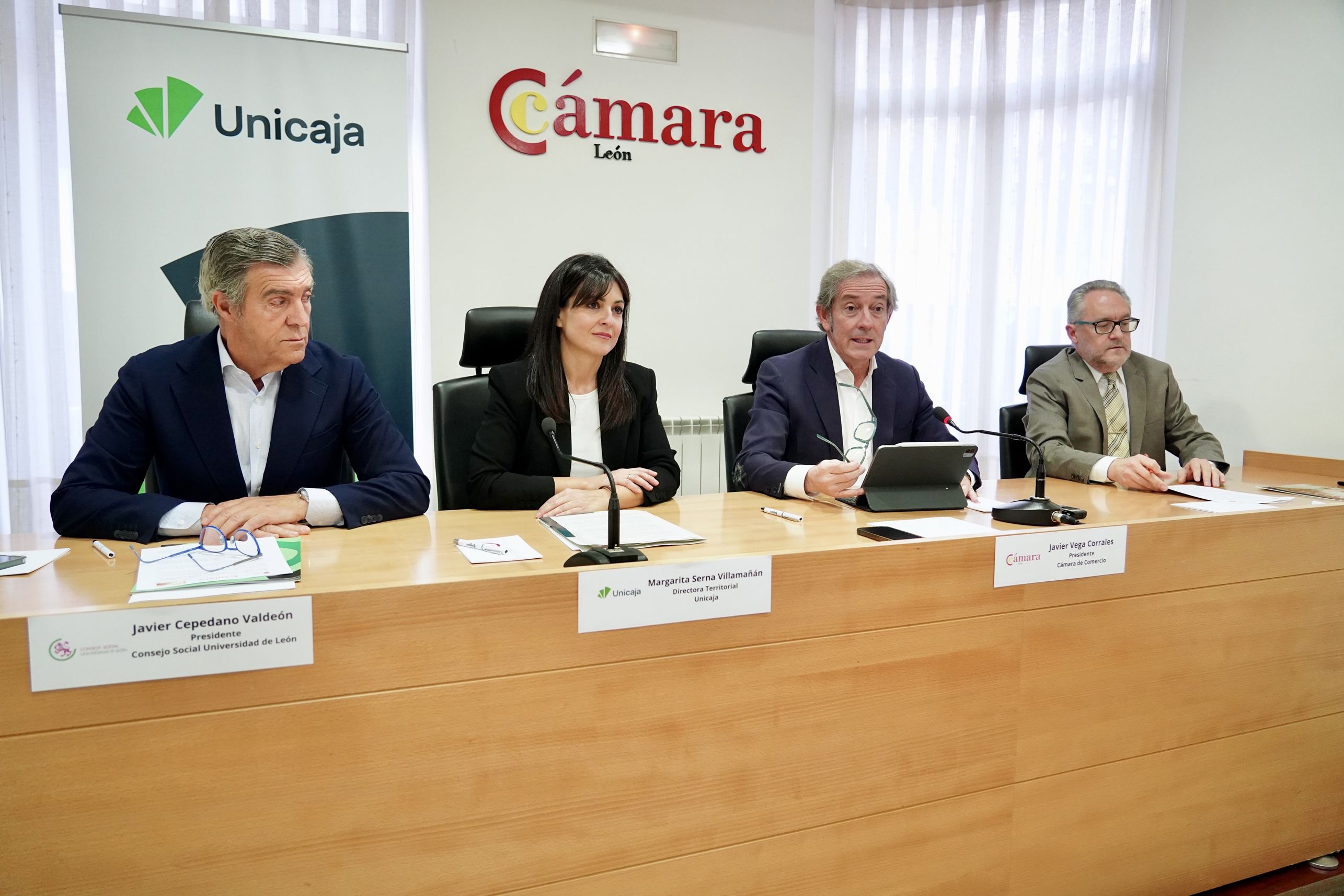 Javier Cepedano, Margarita Serna, Javier Vega y José Ángel Miguel Dávila, durante la presentación del premio. | CAMPILLO (ICAL)