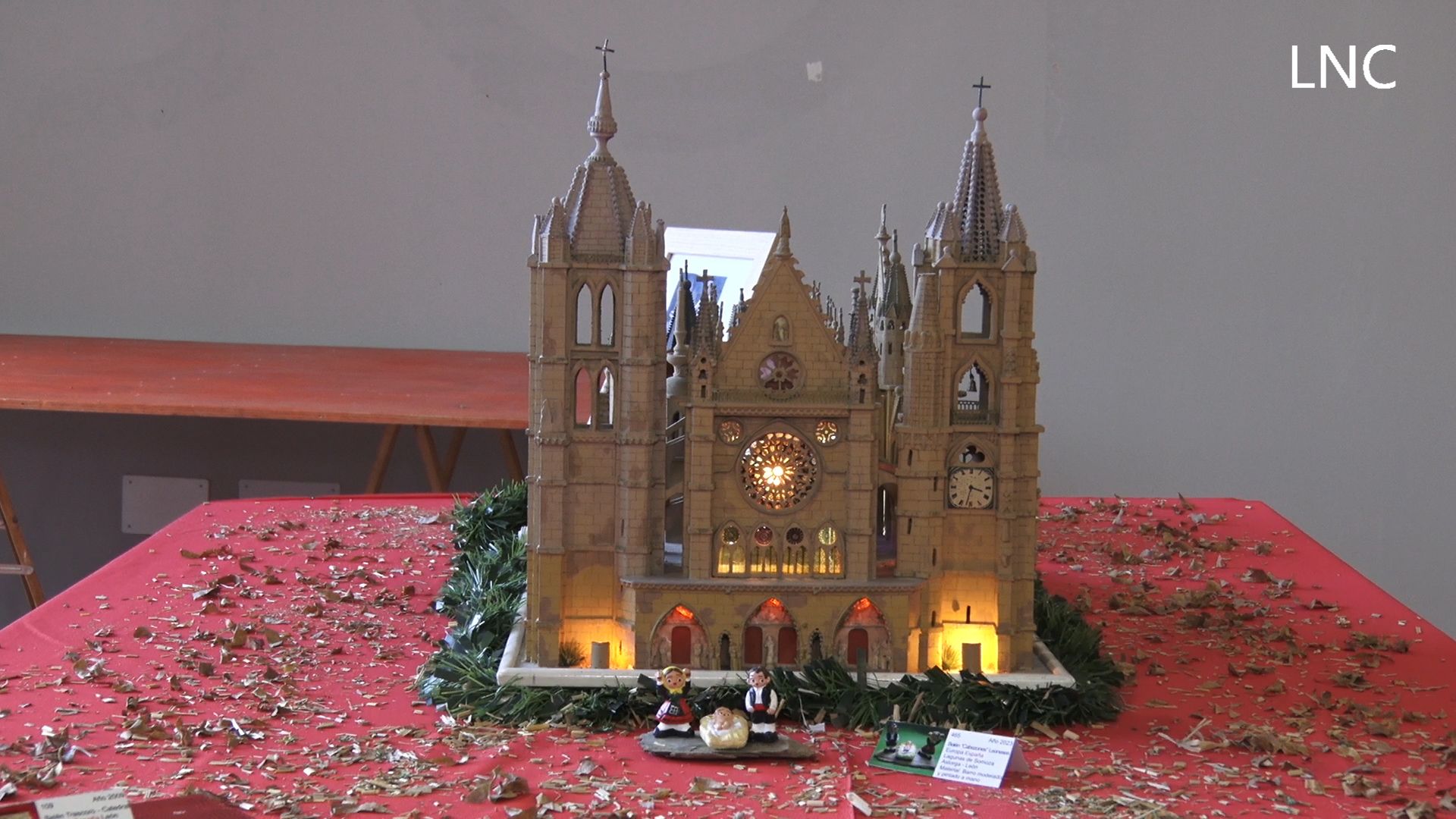 La maqueta que 'soñaba' con exponerse en la capital ya 'duerme' en el León Plaza