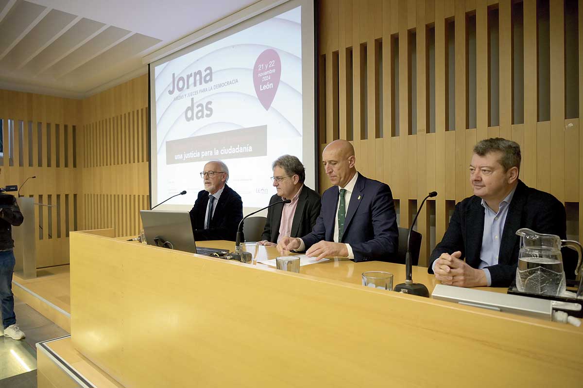 La inauguración de la jornada tuvo lugar este jueves en la sede de la Fundación Sierra Pambley. | MAURICIO PEÑA