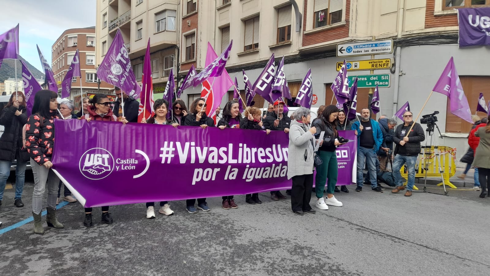 Manifestación por el 25-N de los sindicatos en Ponferrada. | MAR IGLESIAS