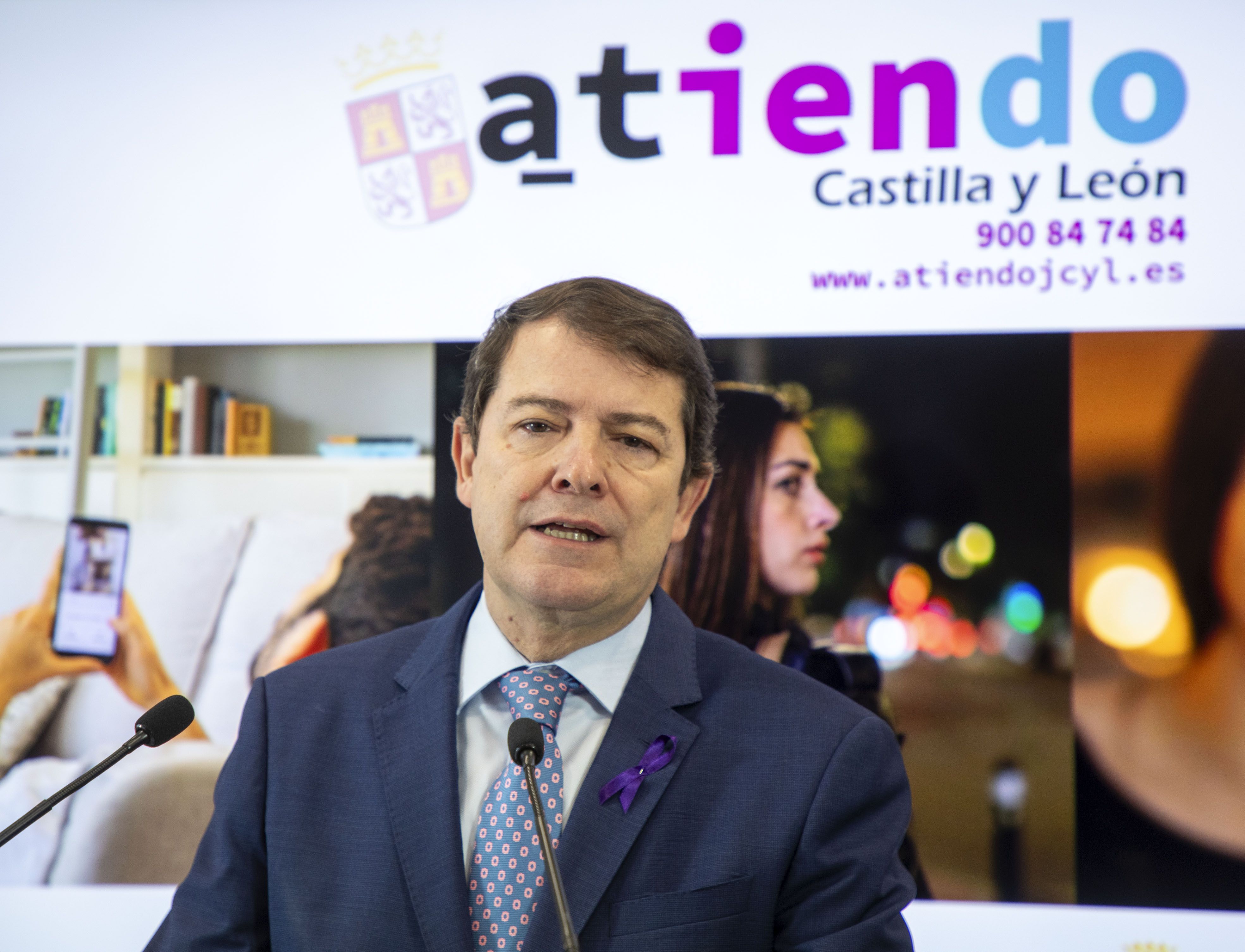 El presidente de la Junta, Alfonso Fernández Mañueco, en el centro Atiendo de Salamanca. | ICAL