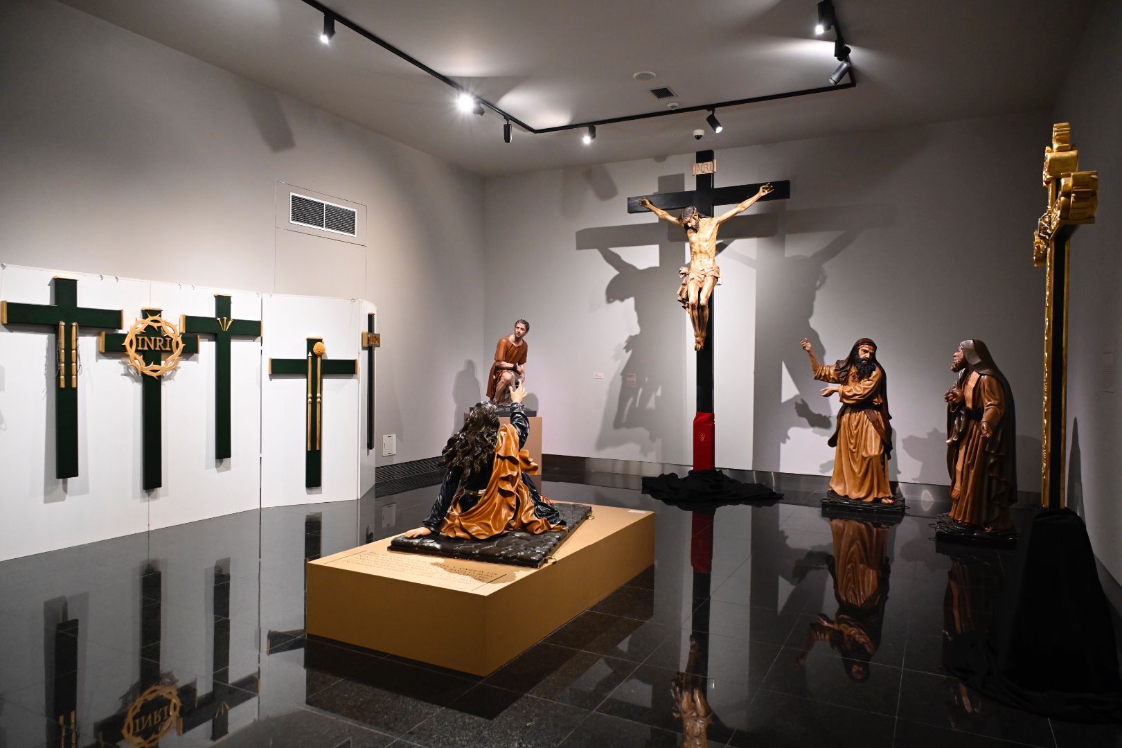 Sala de la Crucifixión del Museo Diocesano y de Semana Santa de León. | SAÚL ARÉN