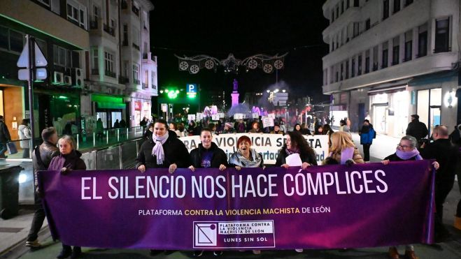 La manifestación recorrió la avenida Ordoño II. | SAÚL ARÉN