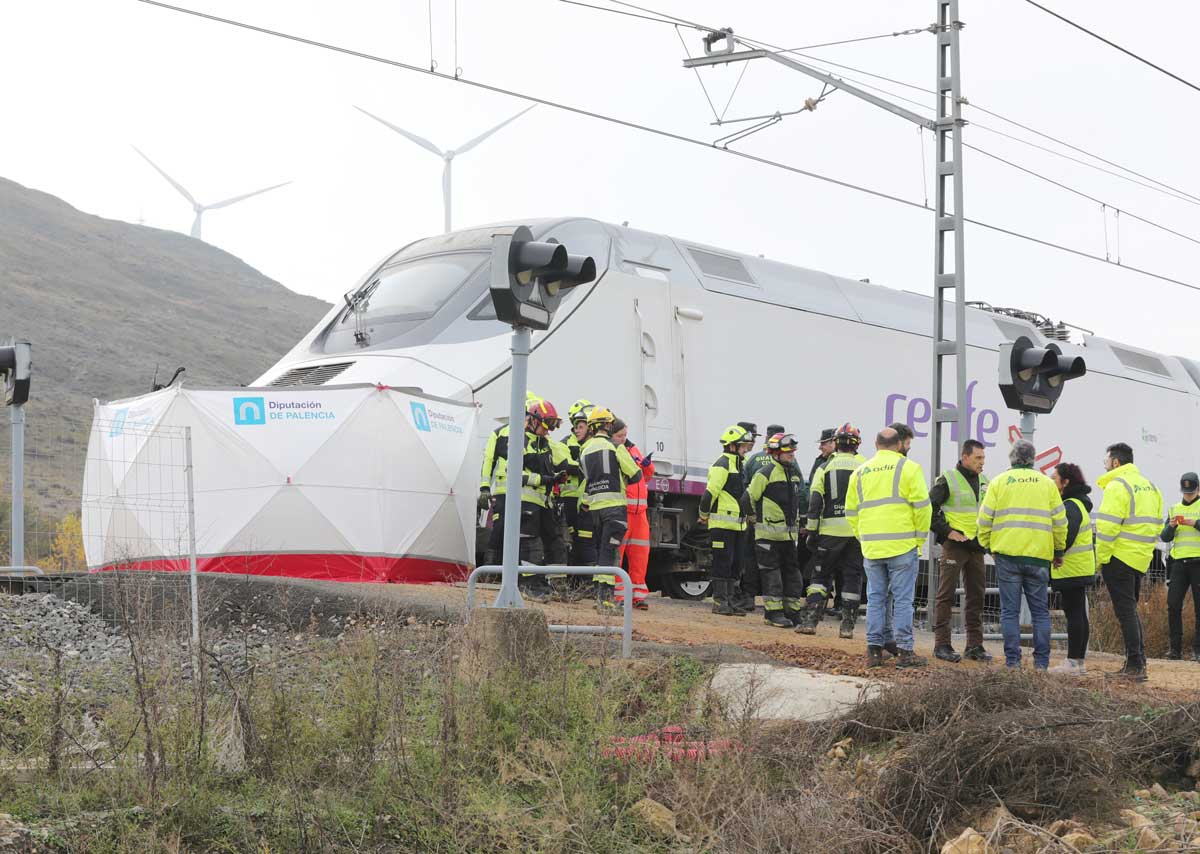 Paso a nivel sin barreras donde han fallecido dos personas en Palencia. | BRÁGIMO (ICAL)