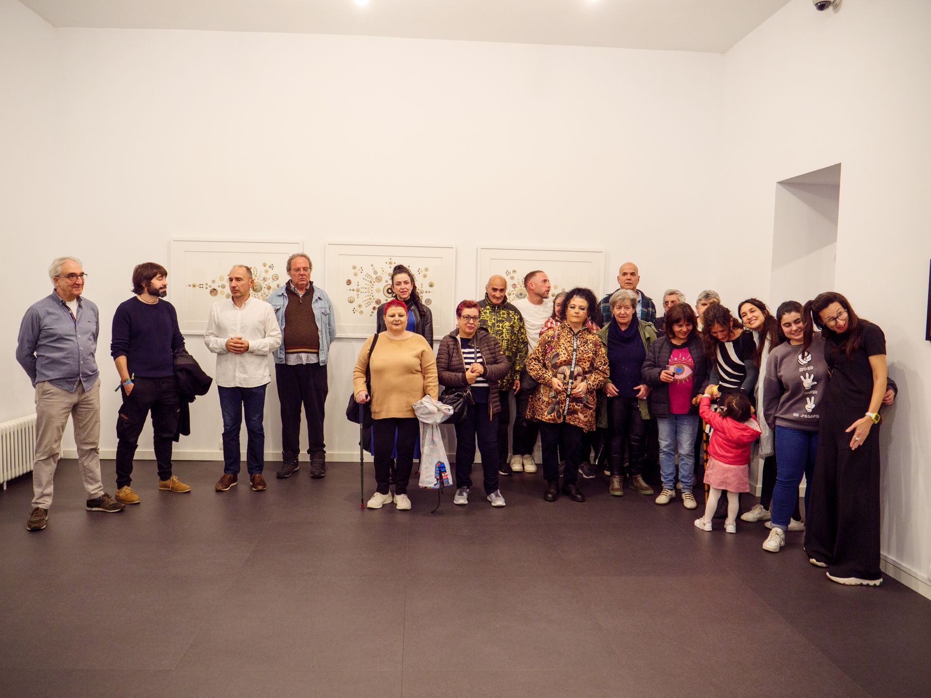 Xesús Carballido, Álvaro Pedraz, el representante de la ULE y el colectivo ‘Colores para la emoción’ en la presentación . | VICENTE GARCÍA