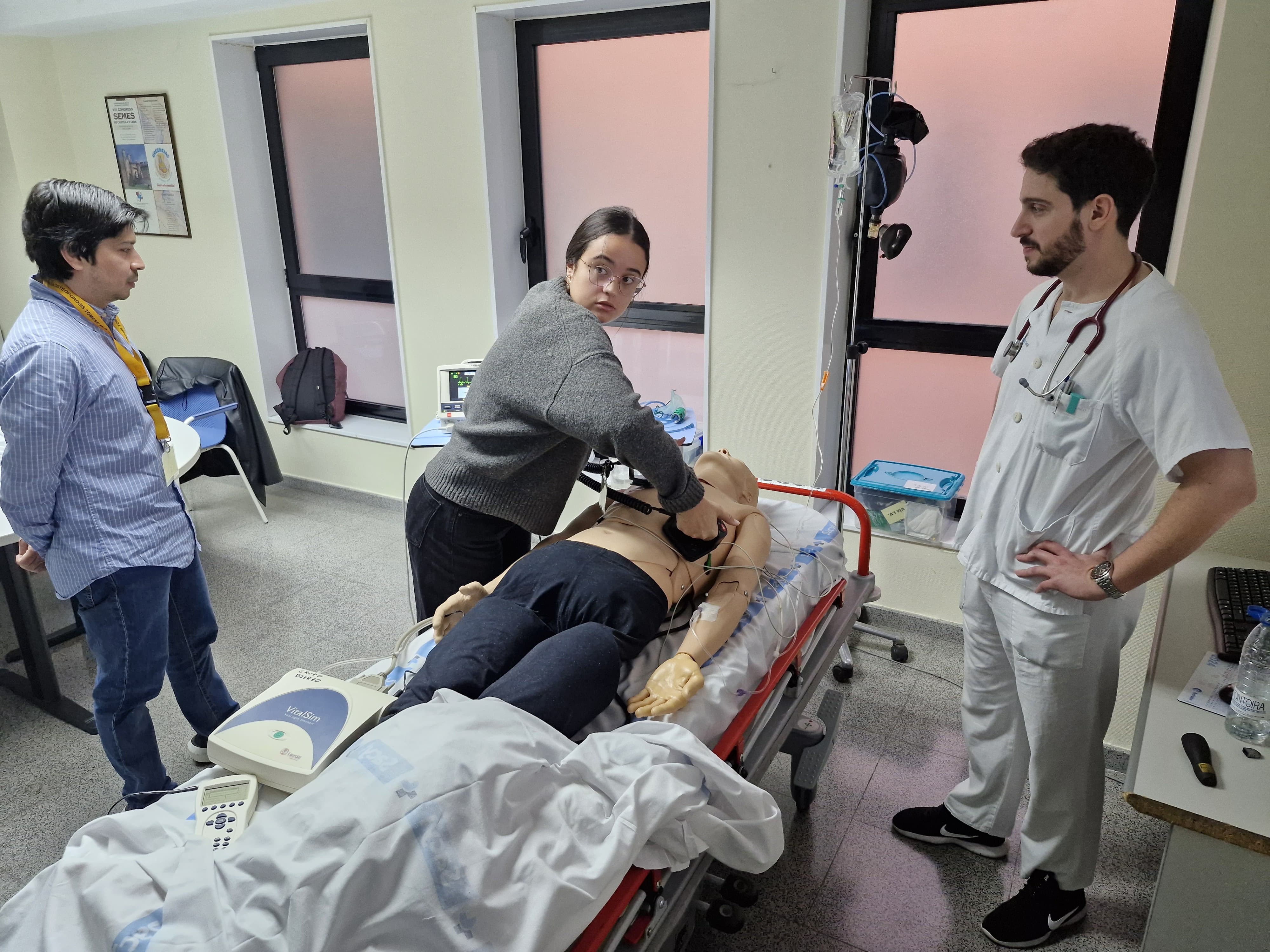 Imagen de archivo de un curso formativo para sanitarios realizado en el Hospital del Bierzo. | L.N.C.