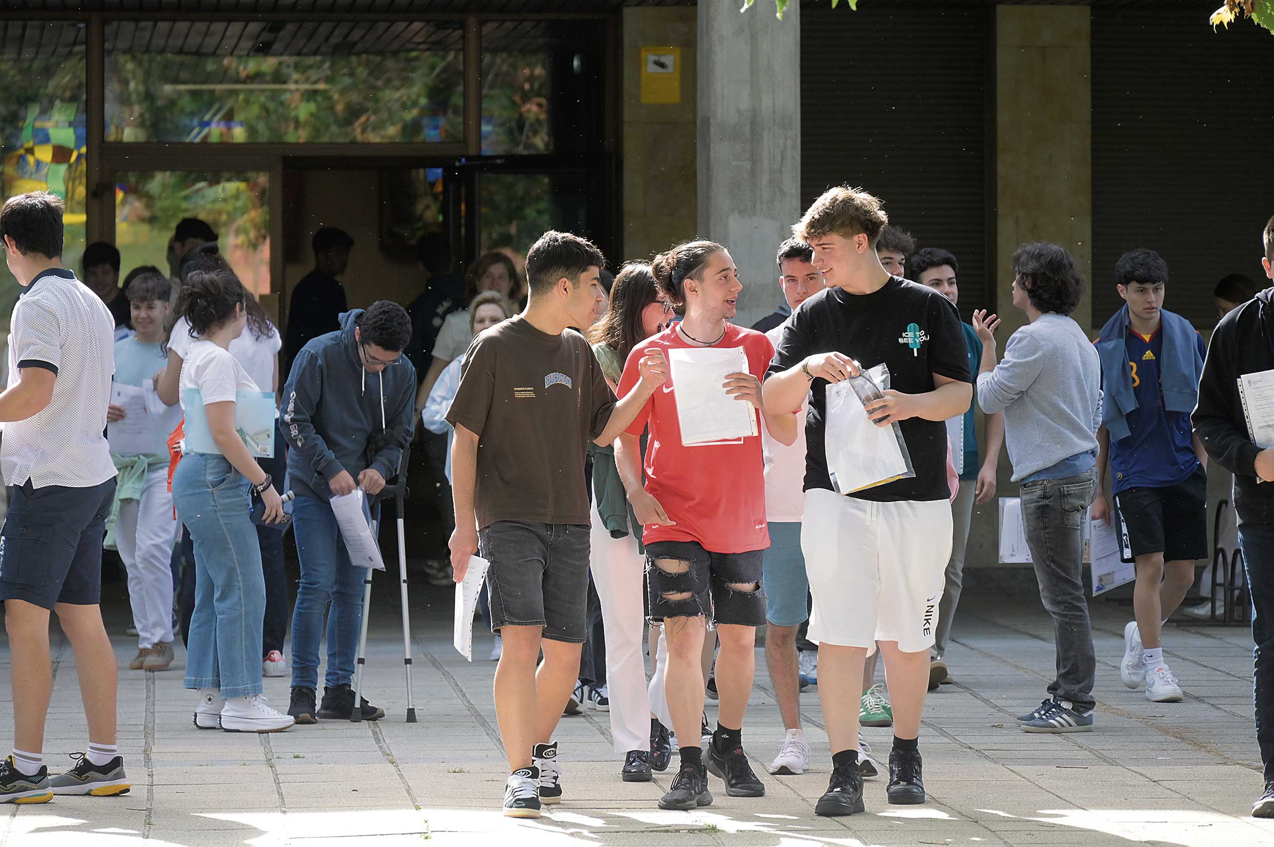 Alumnos en la Universidad de León. | MAURICIO PEÑA