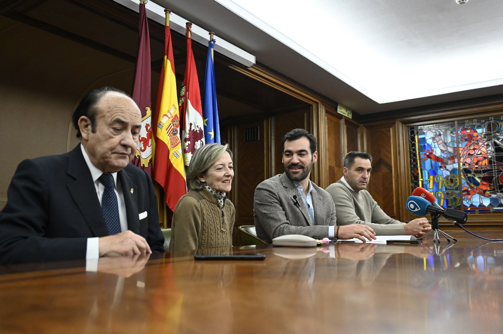 Un instante de la comparecencia del grupo municipal del PP en el Ayuntamiento de León. | SAÚL ARÉN