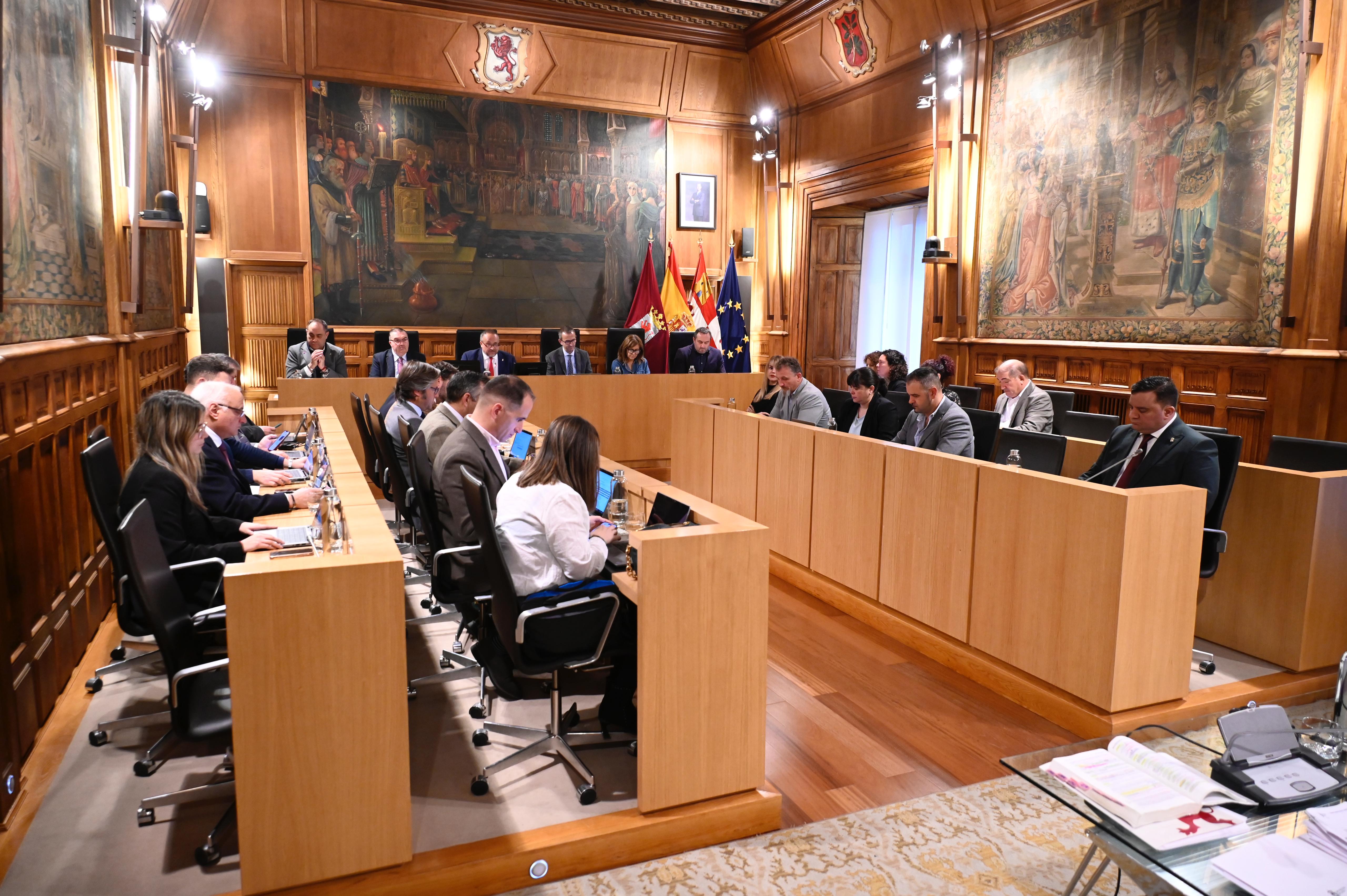 Un momento del pleno celebrado este miércoles en la Diputación de León. SAÚL ARÉN