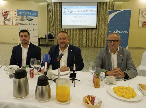 Desayunos de Infobierzo con Courel, Ramón y el director del medio, Diego Fernández. | ICAL