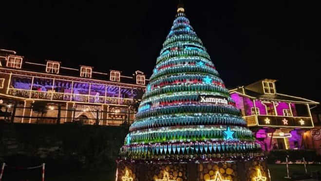 La postal navideña ya está encendida en Canedo.