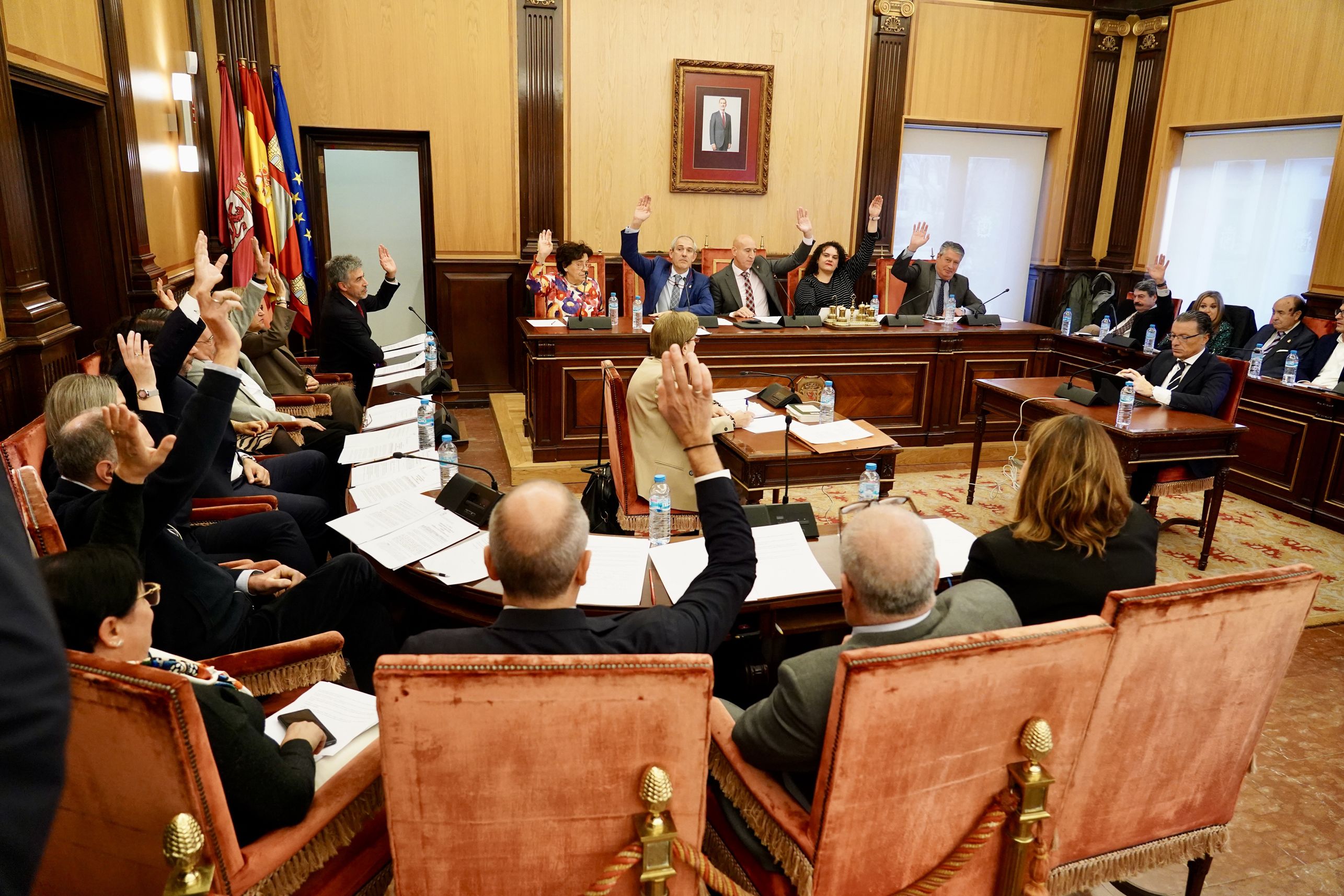 Votación del presupuesto del Ayuntamiento de León para el año 2025. | CAMPILLO (ICAL)