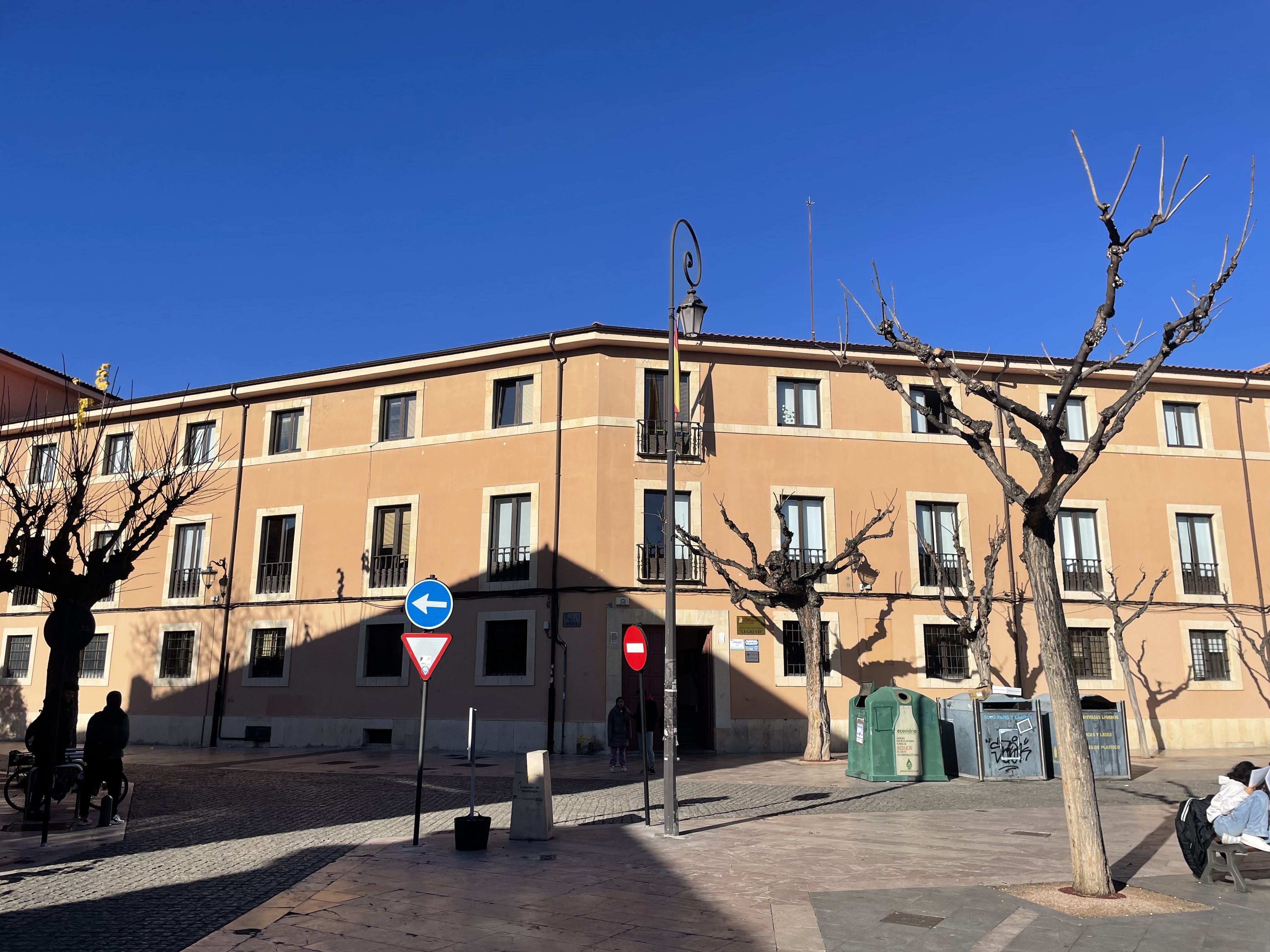 Vista exterior del IES Legio VII, situado en el centro de la ciudad de León. | L.N.C.