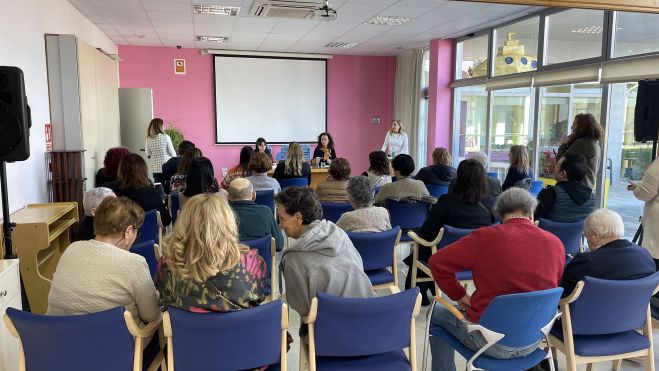 Presentación de las conclusiones del proyecto en la sede de AFA Bierzo. | JAVIER FERNÁNDEZ