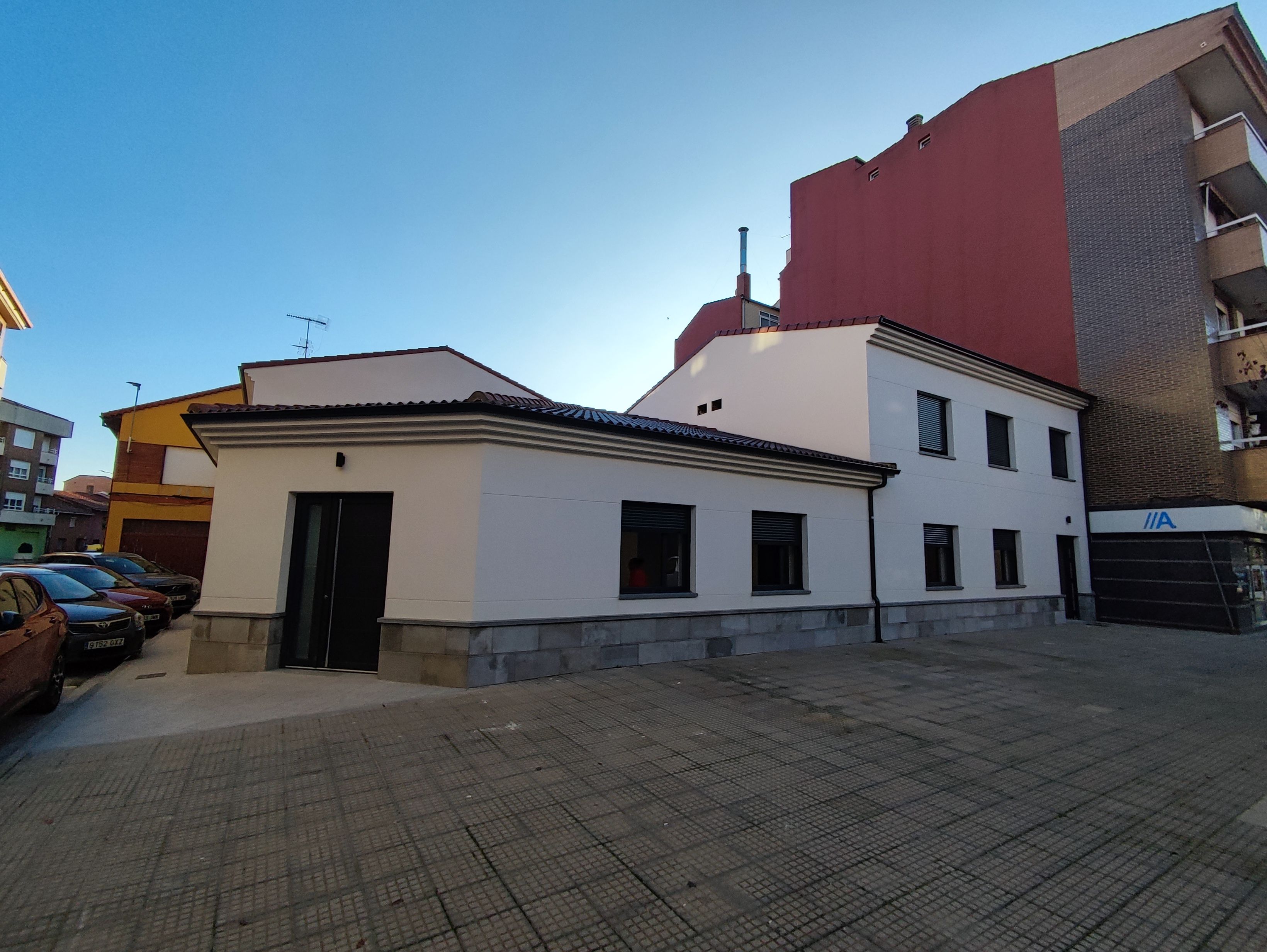 Vista exterior del Espacio del Mayor de Valencia de Don Juan tras la finalización de las obras. | ALEJANDRO RODRÍGUEZ