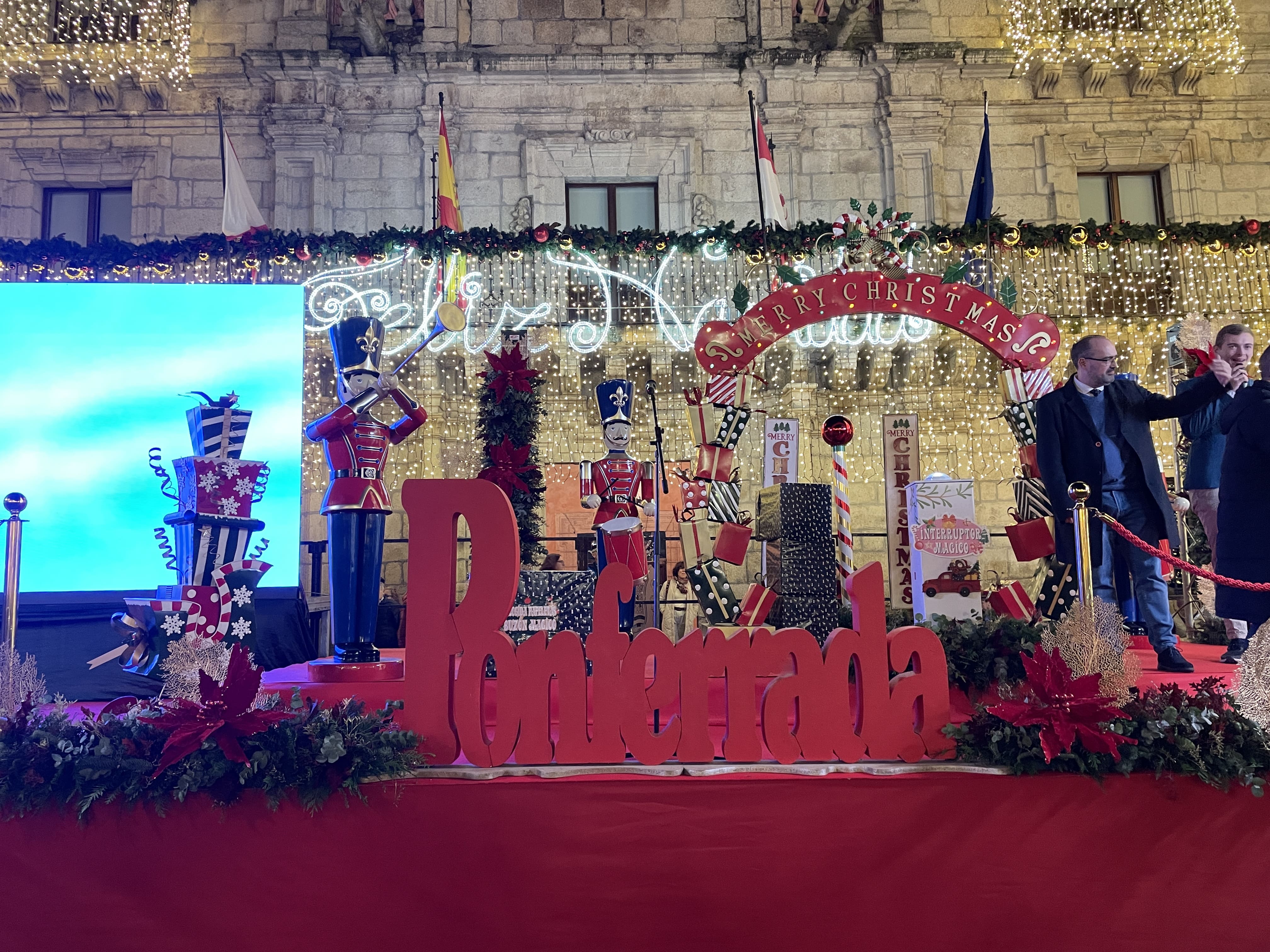 Acto del encendido de las luces. | JAVIER FERNÁNDEZ