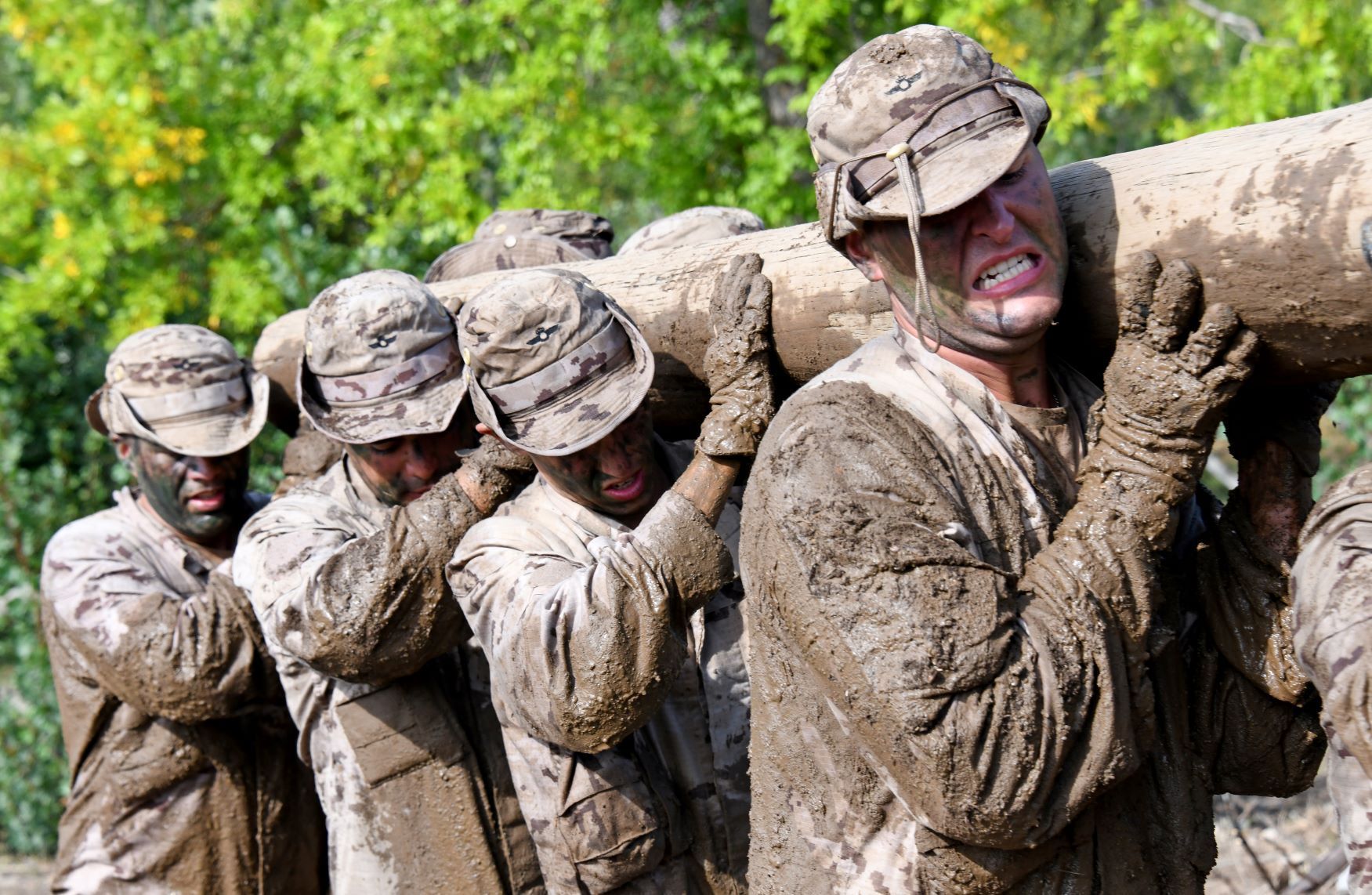 Imagen de archivo de un grupo de militares durante una jornada de entrenamiento en la provincia leonesa. L.N.C.