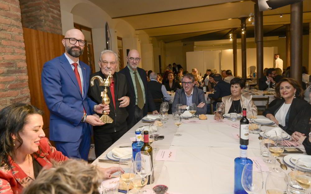 Entrega del premio a José Luis Prada, de Prada a Tope. MAURICIO PEÑA