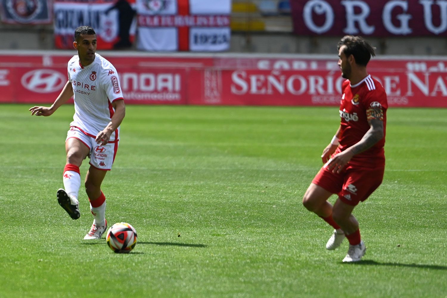 Víctor, en la imagen en el partido frente al Nástic del año pasado, no podrá jugar. | SAÚL ARÉN