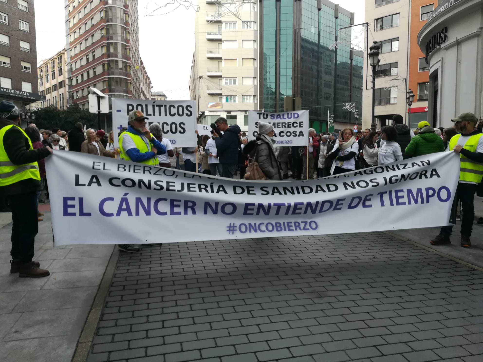 Cabeza de la movilización multitudinaria en Ponferrada. | MAR IGLESIAS