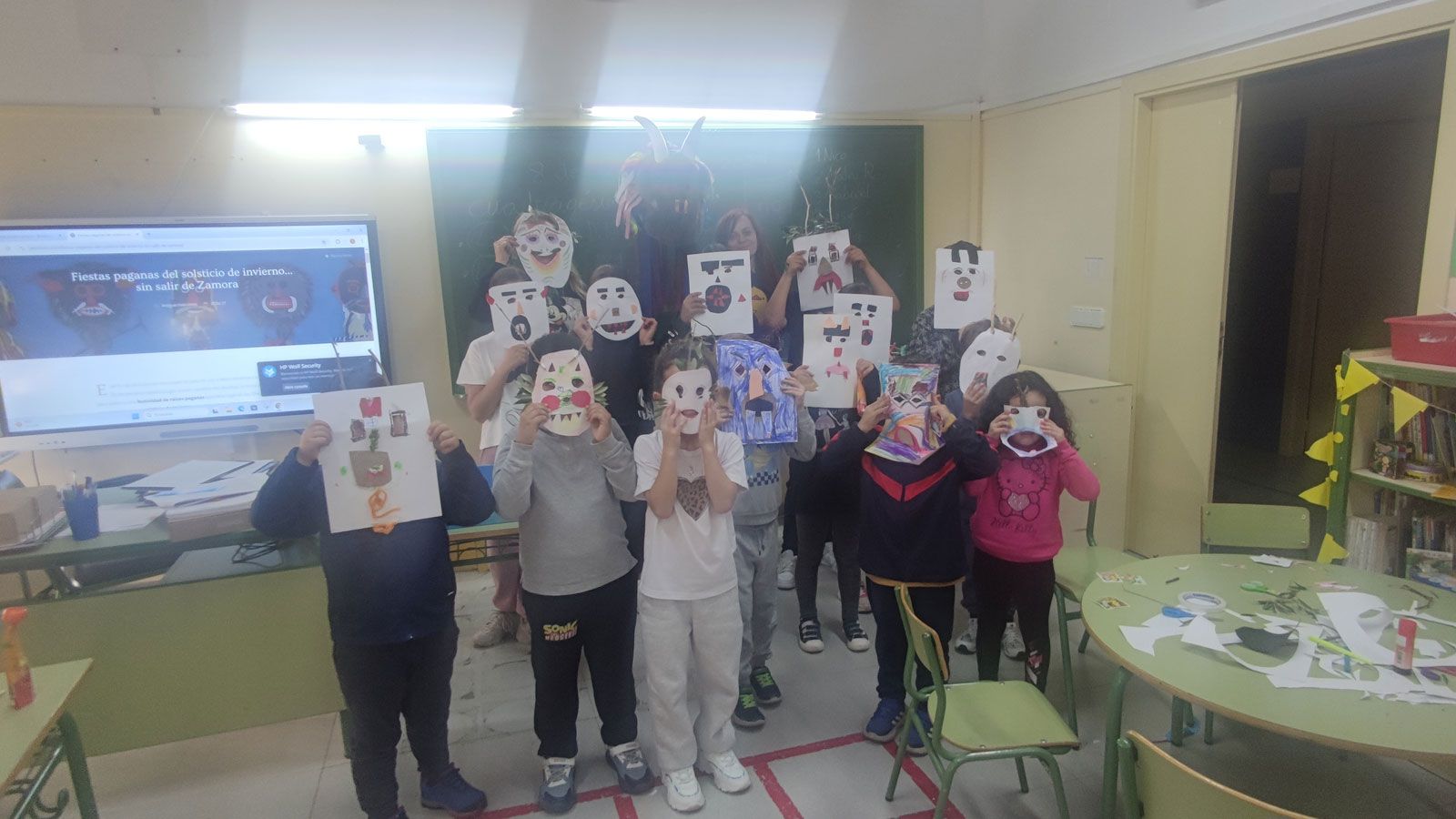  Los alumnos del colegio de la Baña crearon sus propias máscaras. | L.N.C.