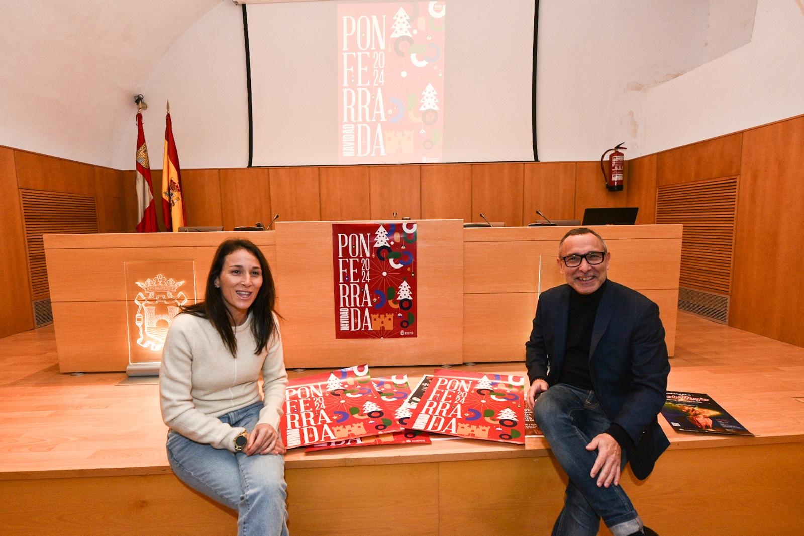 Los concejales Eva González y Carlos Cortina en la presentación del programa navideño de Ponferrada.