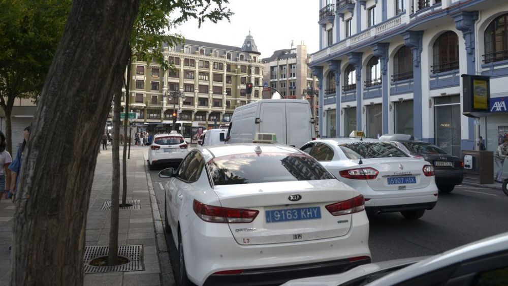 Una parada de taxis en la ciudad de León. | MAURICIO PEÑA