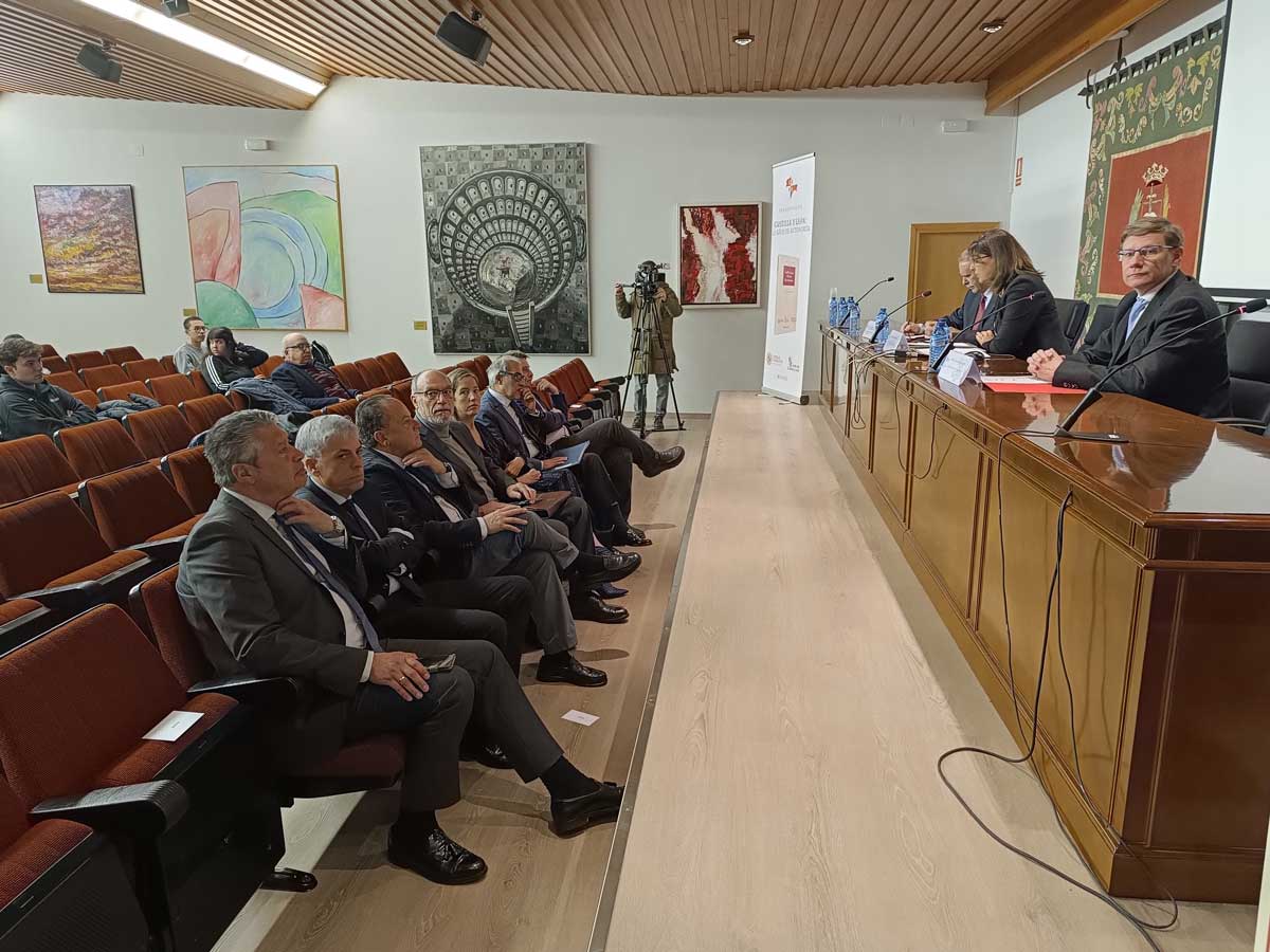 El acto se celebró en la Facultad de Derecho, con el objetivo de generar un debate académico sobre la Constitución. | L.N.C.