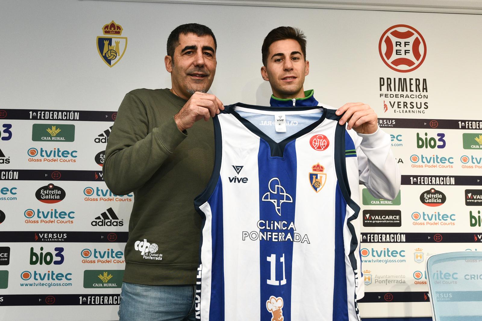 Presentación de Kevin Navarro como jugador del Clínica Ponferrada junto a Óscar García | QUINITO