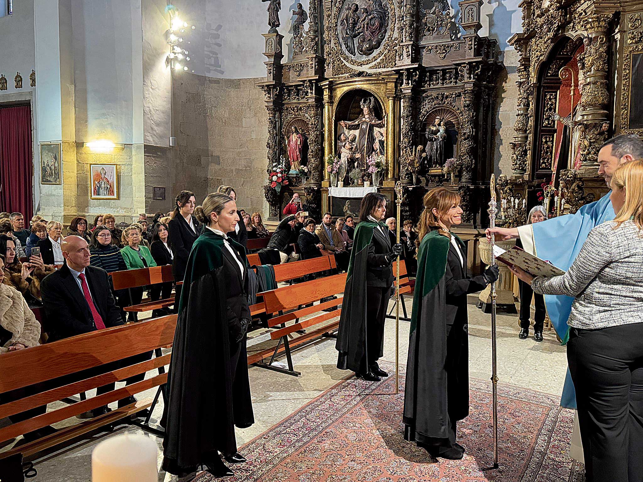 Acto de toma de posesión como abadesa se celebró en la parroquia de San Martín. | L.N.C.