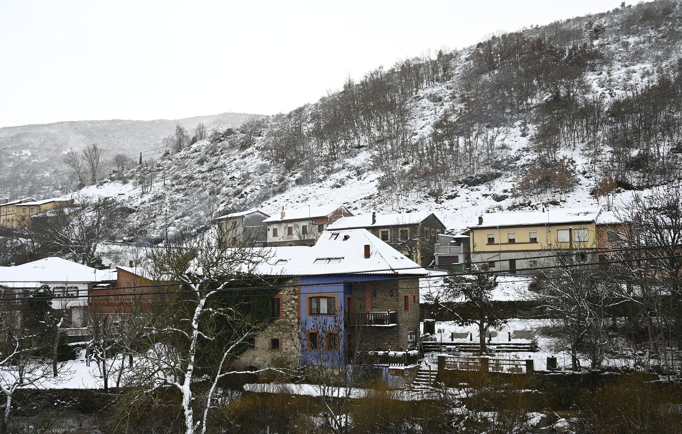 Imagen de archivo de una nevada en la provincia de León. | SAÚL ARÉN