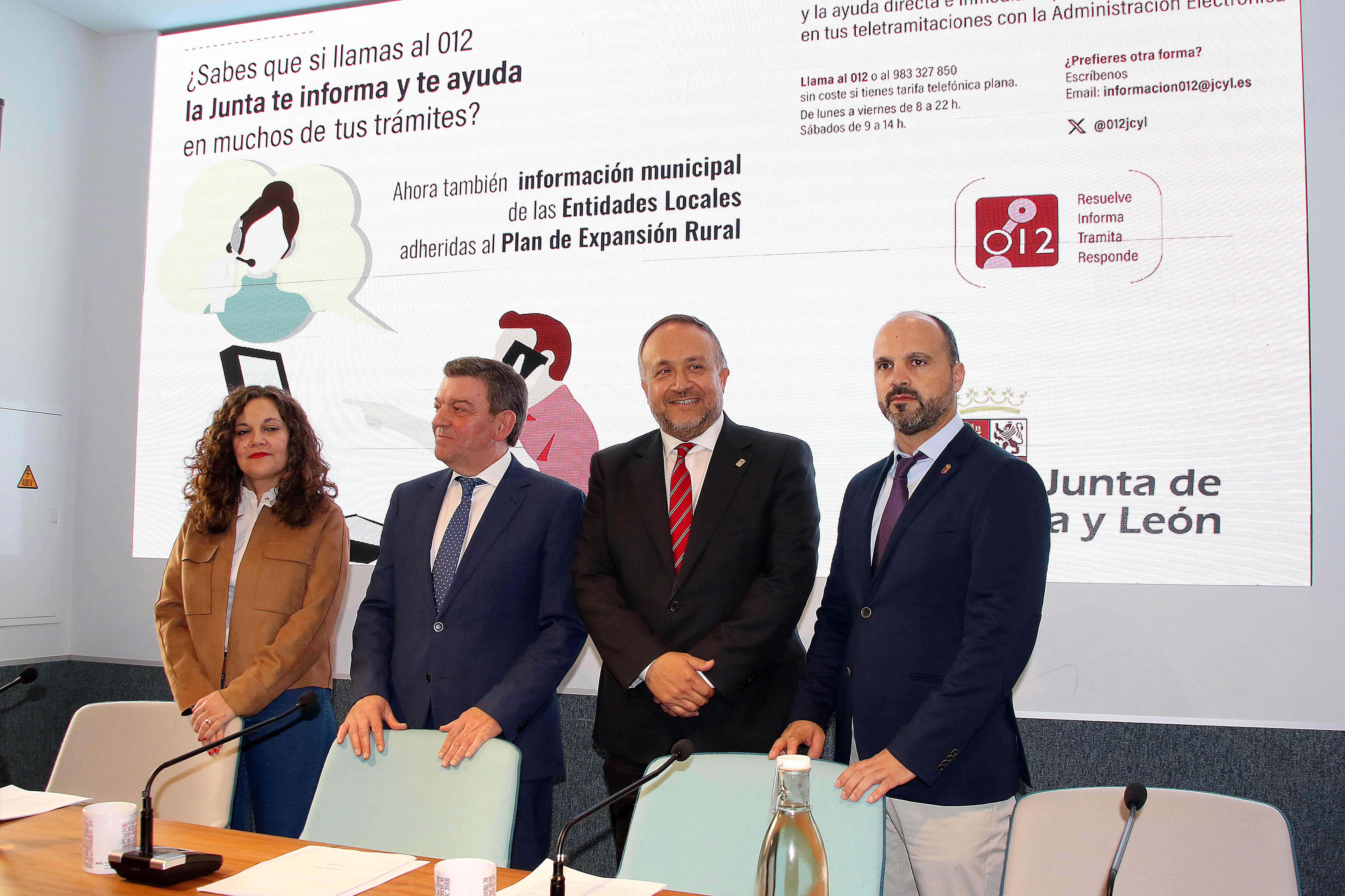 Firma de los convenios entre la Junta y la Diputación con los alcaldes de Val de San Lorenzo y Bembibre. | ICAL