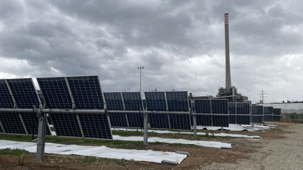 Planta fotovoltaica instalada en Cubillos del Sil. | Javier Fernández